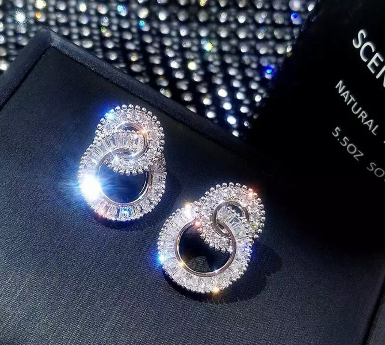 Pendientes de plata de ley con circonitas redondas
